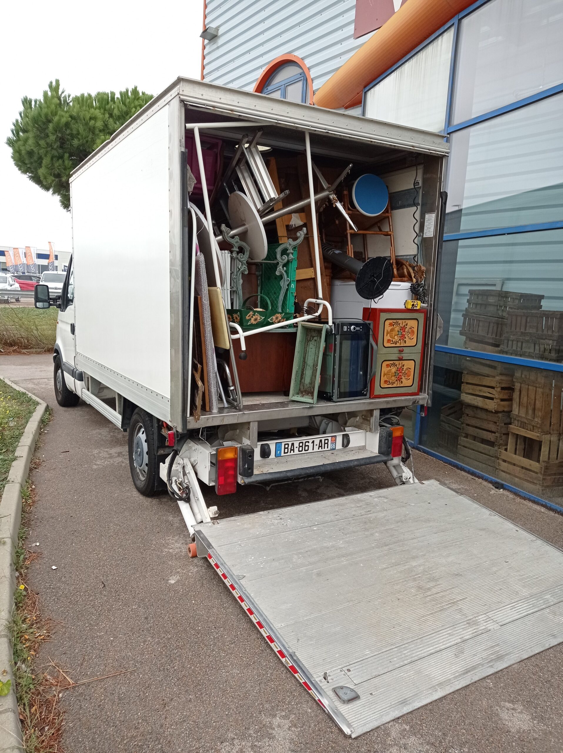 Cage van waste collection, construction and demolition waste