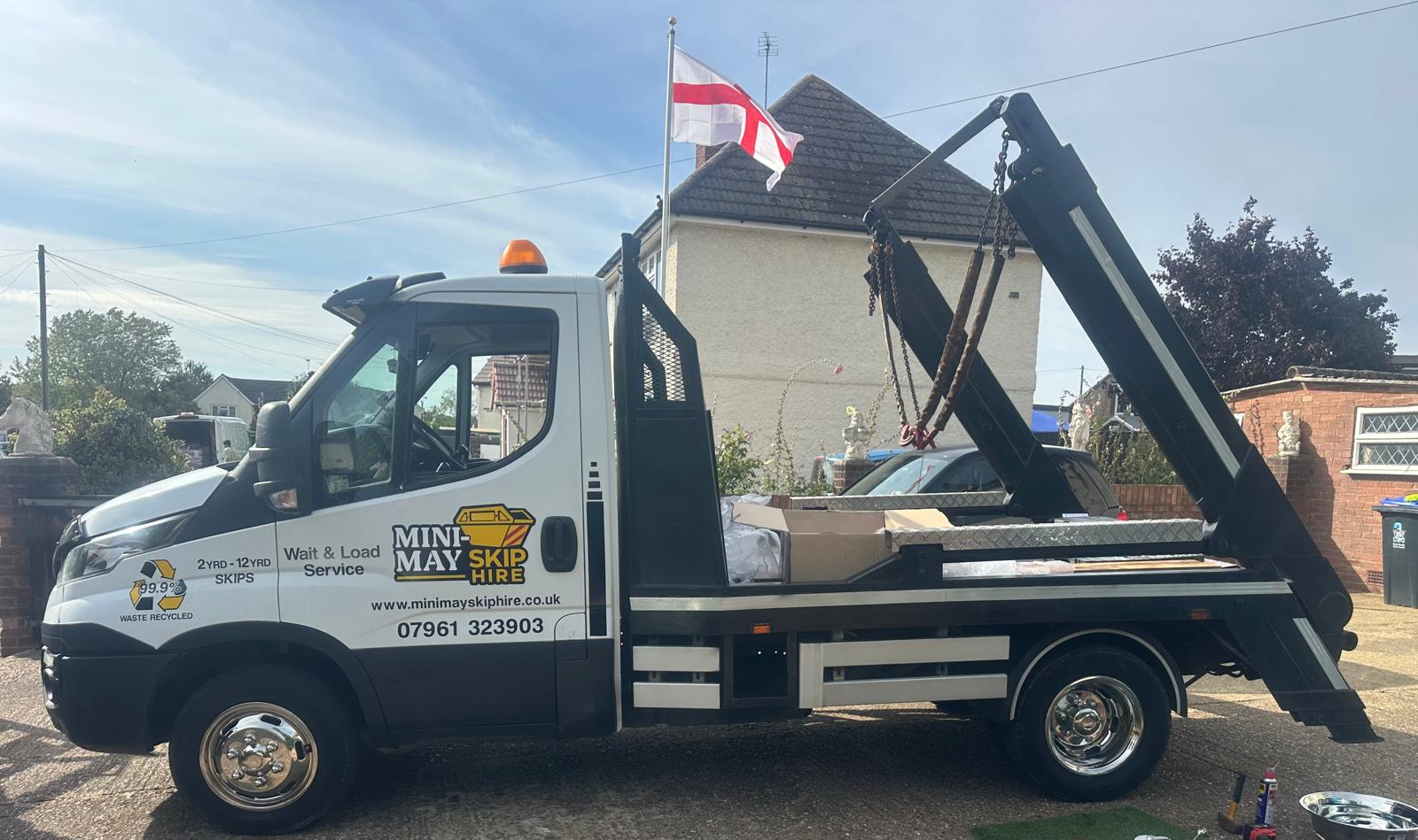 Mini-May Skip Hire - professional skip hire and waste removal services in Luton, Buckinghamshire, and Hertfordshire